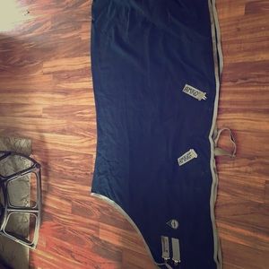 Amigo size 78 stable sheet horse blanket